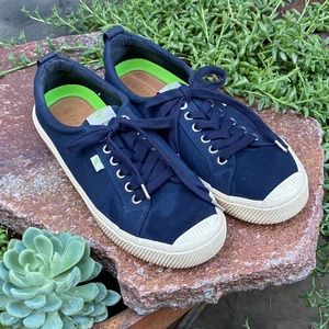Cariuma Blue Canvas Sneakers